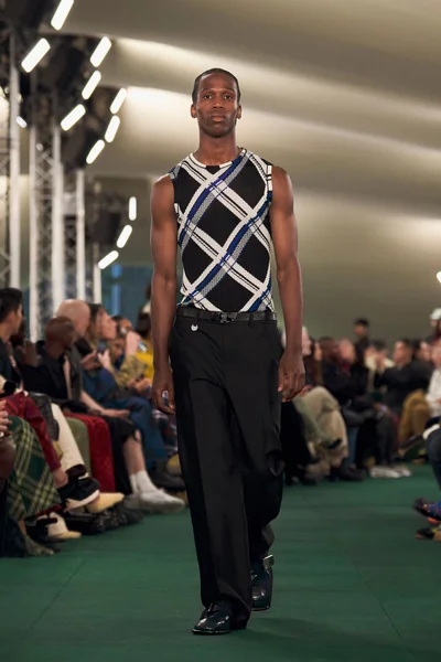 Look 28